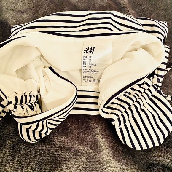 Bikini Set - Picture 3 of 4